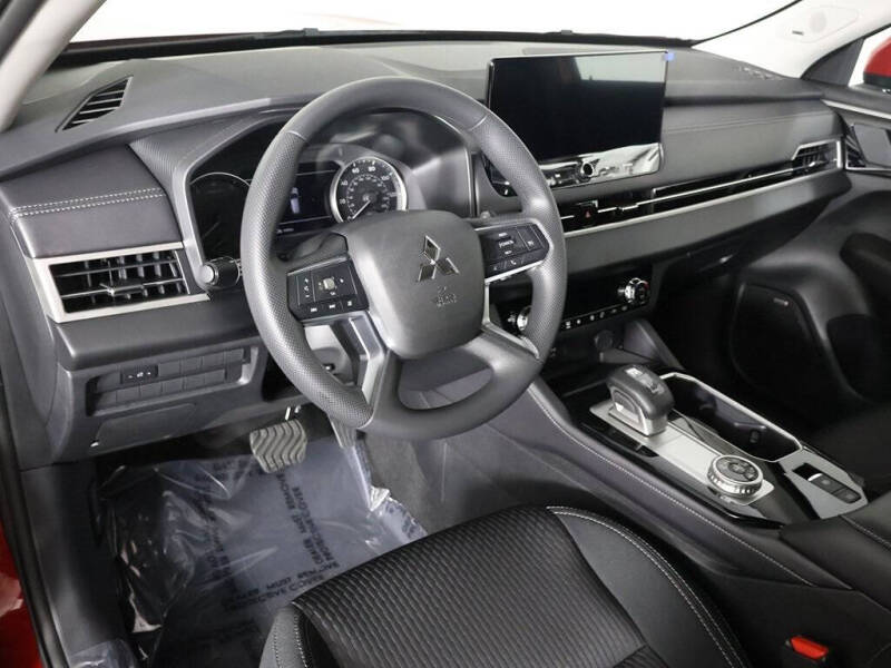 2025 Mitsubishi Outlander ES