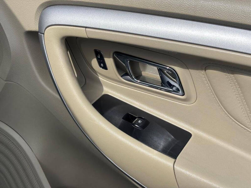2018 Ford Taurus SE