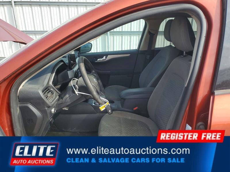 2020 Ford Escape SE