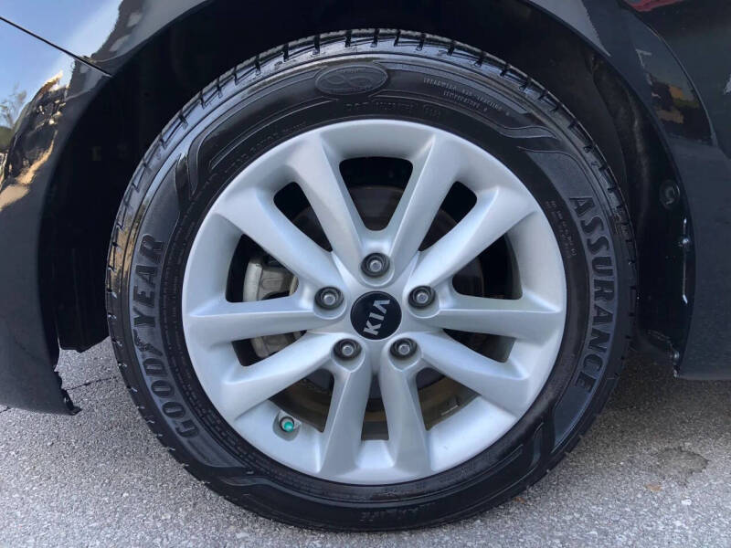 2017 Kia Forte5 LX