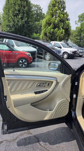 2015 Ford Taurus SE