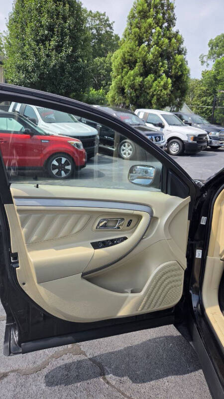2015 Ford Taurus SE