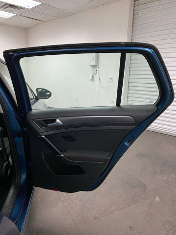 2019 Volkswagen Golf SE