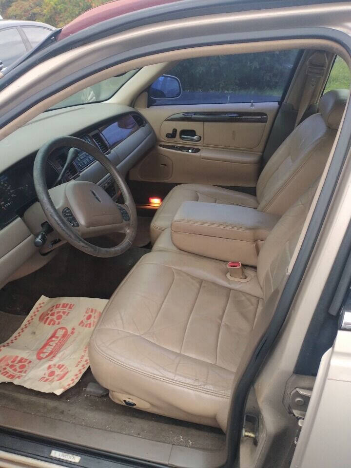 1998 Lincoln Town Car  - $1,950