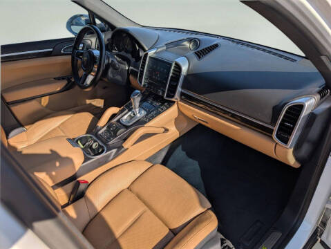 2017 Porsche Cayenne S E-Hybrid Platinum Edition