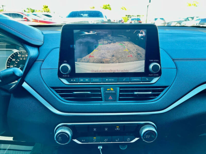 2022 Nissan Altima 2.5 SR