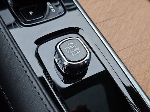 2024 Volvo XC90 B5 Plus Bright Theme