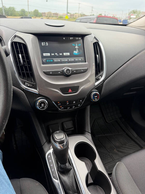 2017 Chevrolet Cruze LT Auto