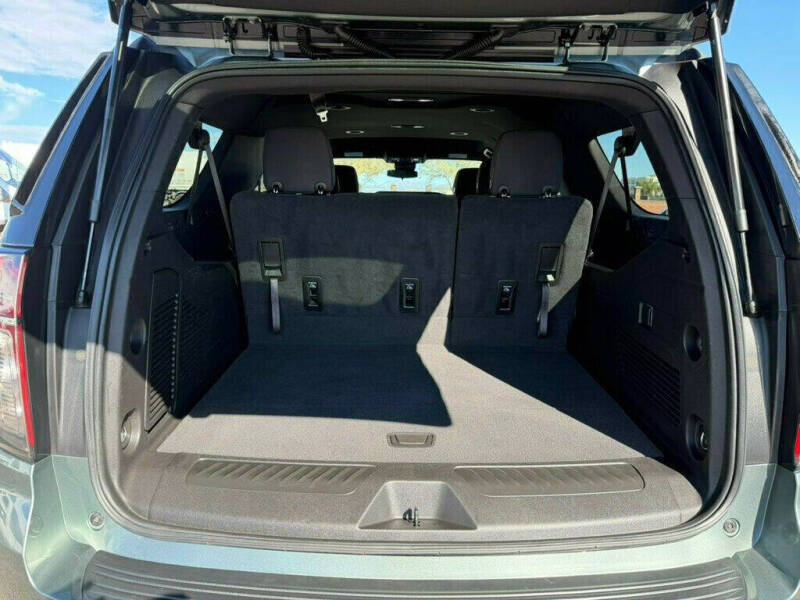 2024 Chevrolet Suburban LS