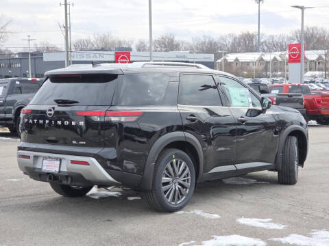 2025 Nissan Pathfinder SL