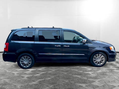 2014 Chrysler Town and Country Touring-L