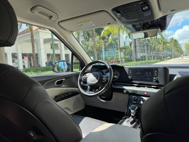 2024 Kia Carnival LX