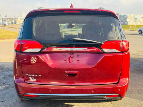 2017 Chrysler Pacifica Touring-L Plus