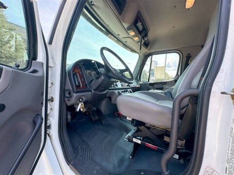 2006 Freightliner M2 106