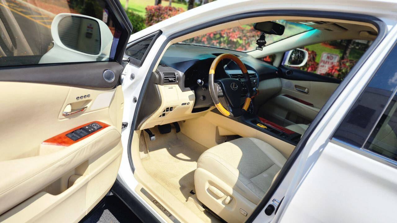 2011 Lexus RX 350  - $10,900