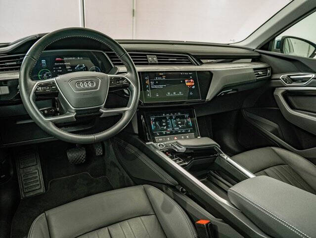 2021 Audi e-tron quattro Premium