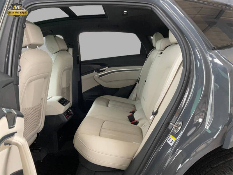 2024 Audi Q8 Sportback e-tron quattro Premium Plus S line