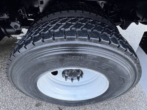 2019 Freightliner M2 106