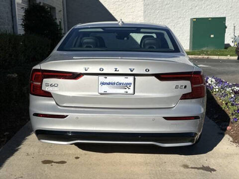 2024 Volvo S60 B5 Core Dark Theme