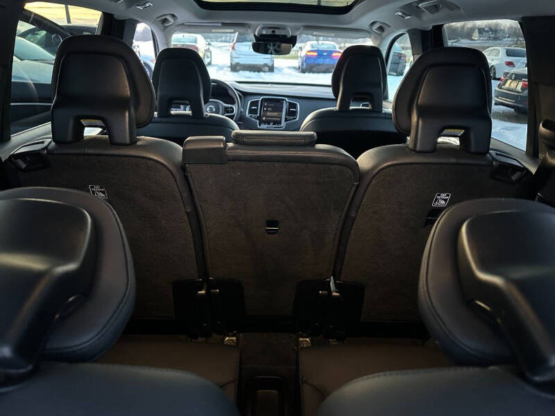 2016 Volvo XC90 T6 Momentum