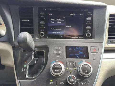 2019 Toyota Sienna LE 8-Passenger