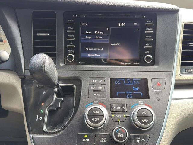 2019 Toyota Sienna LE 8-Passenger