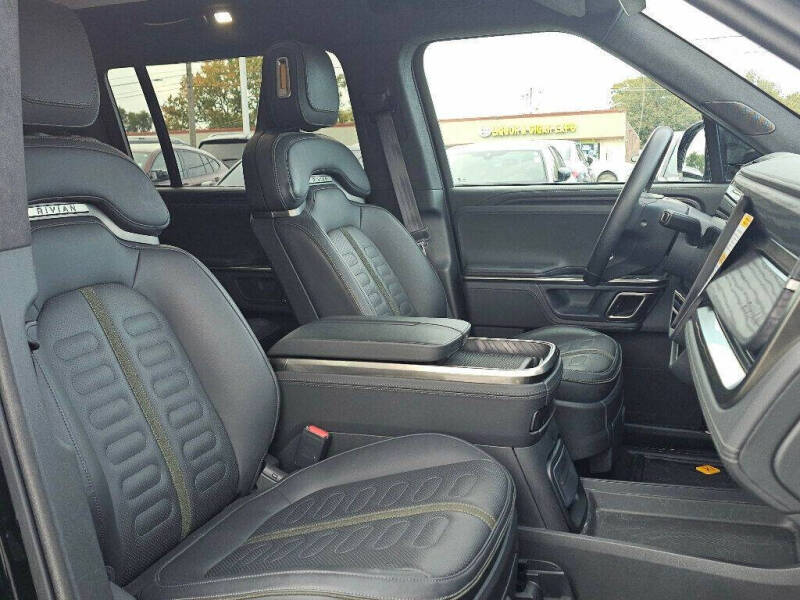 2023 Rivian R1S Adventure