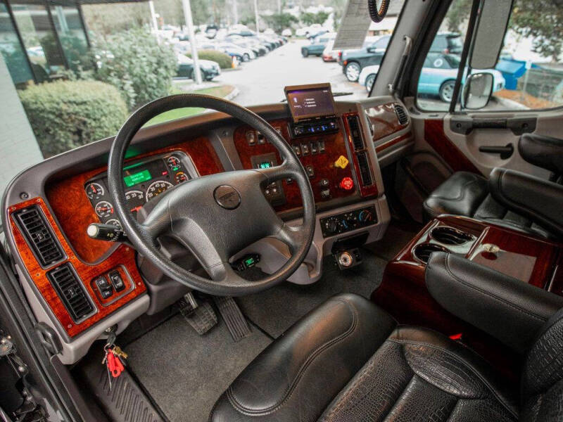 2018 Freightliner M2 106