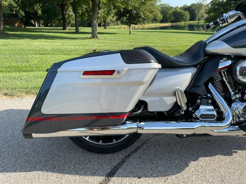 2019 Harley-Davidson CVO Street Glide (FLHXSE)