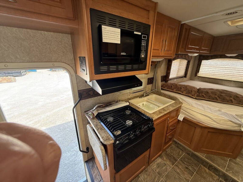 2010 Thor Motor Coach Four Winds 23A
