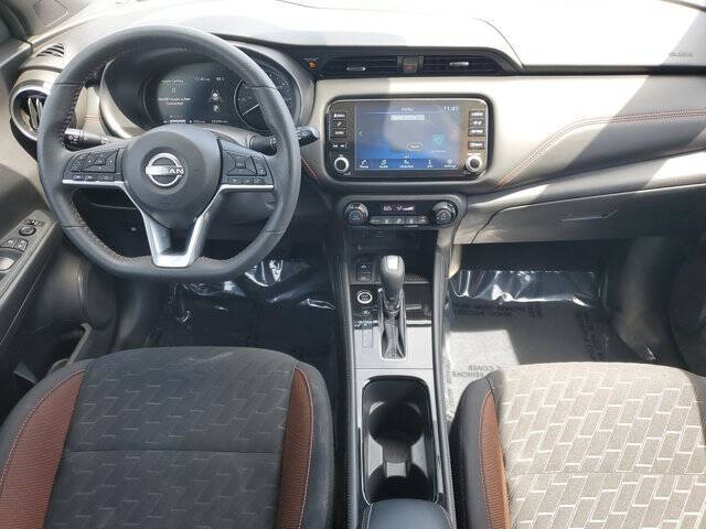 2023 Nissan Kicks SR