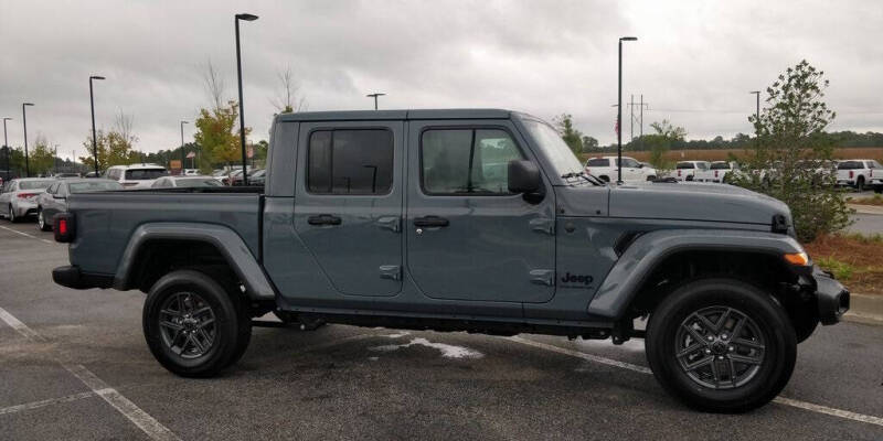 2025 Jeep Gladiator Sport