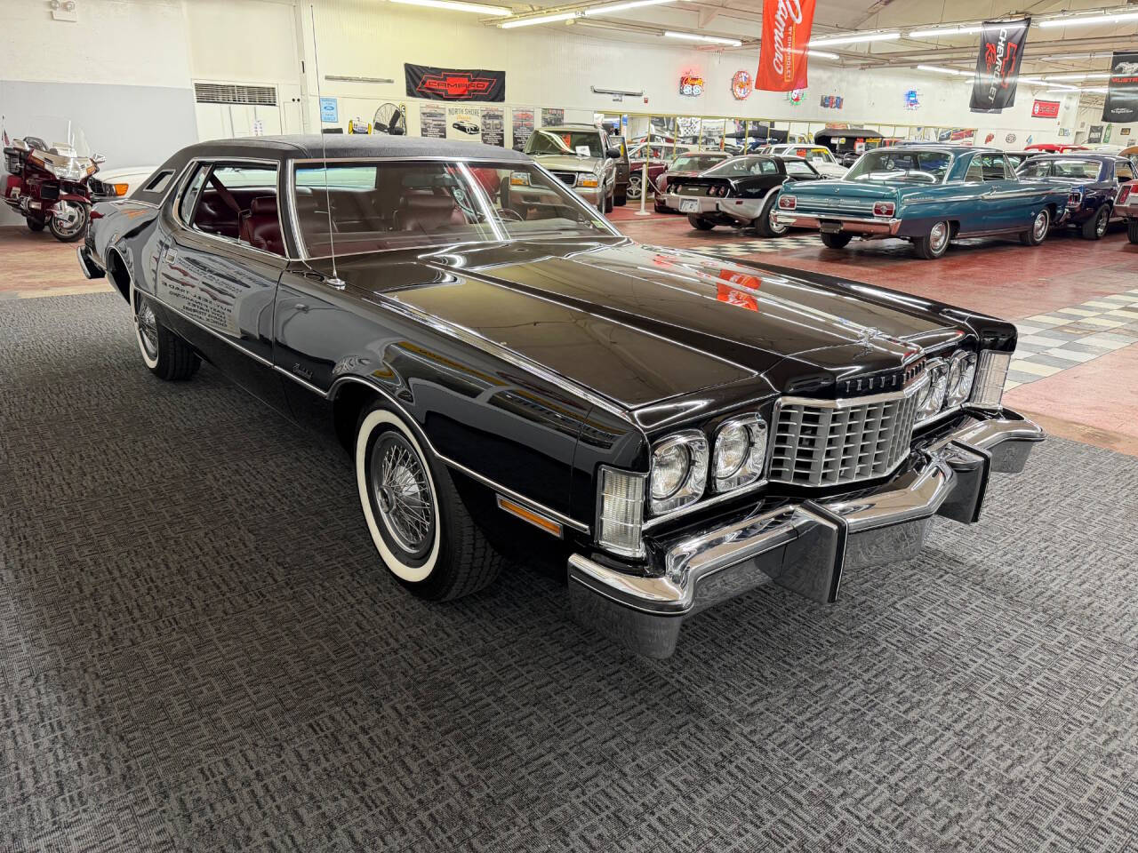 1976 Ford Thunderbird 26