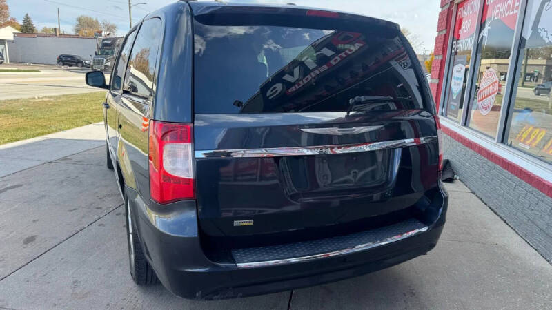 2014 Chrysler Town and Country Touring