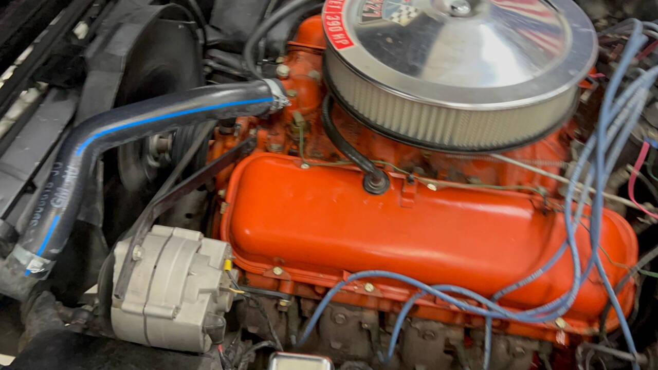 1966 Chevrolet Corvette 41