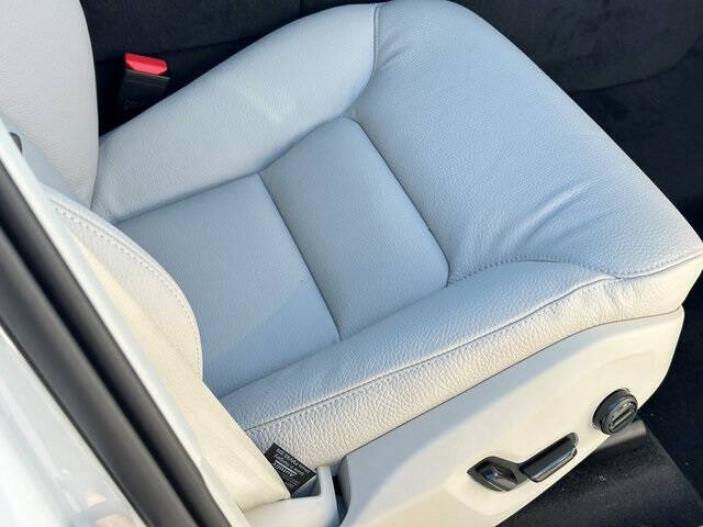 2025 Volvo XC60 T8 Plus Dark Theme