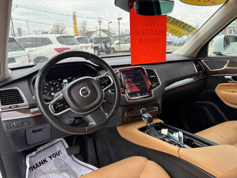 2016 Volvo XC90 T6 Momentum