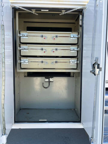 2011 Freightliner M2 106