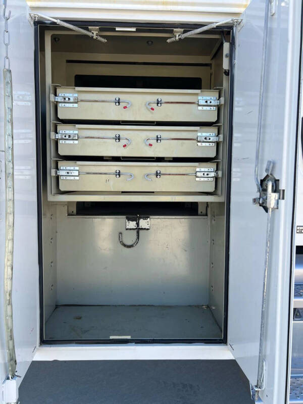 2011 Freightliner M2 106