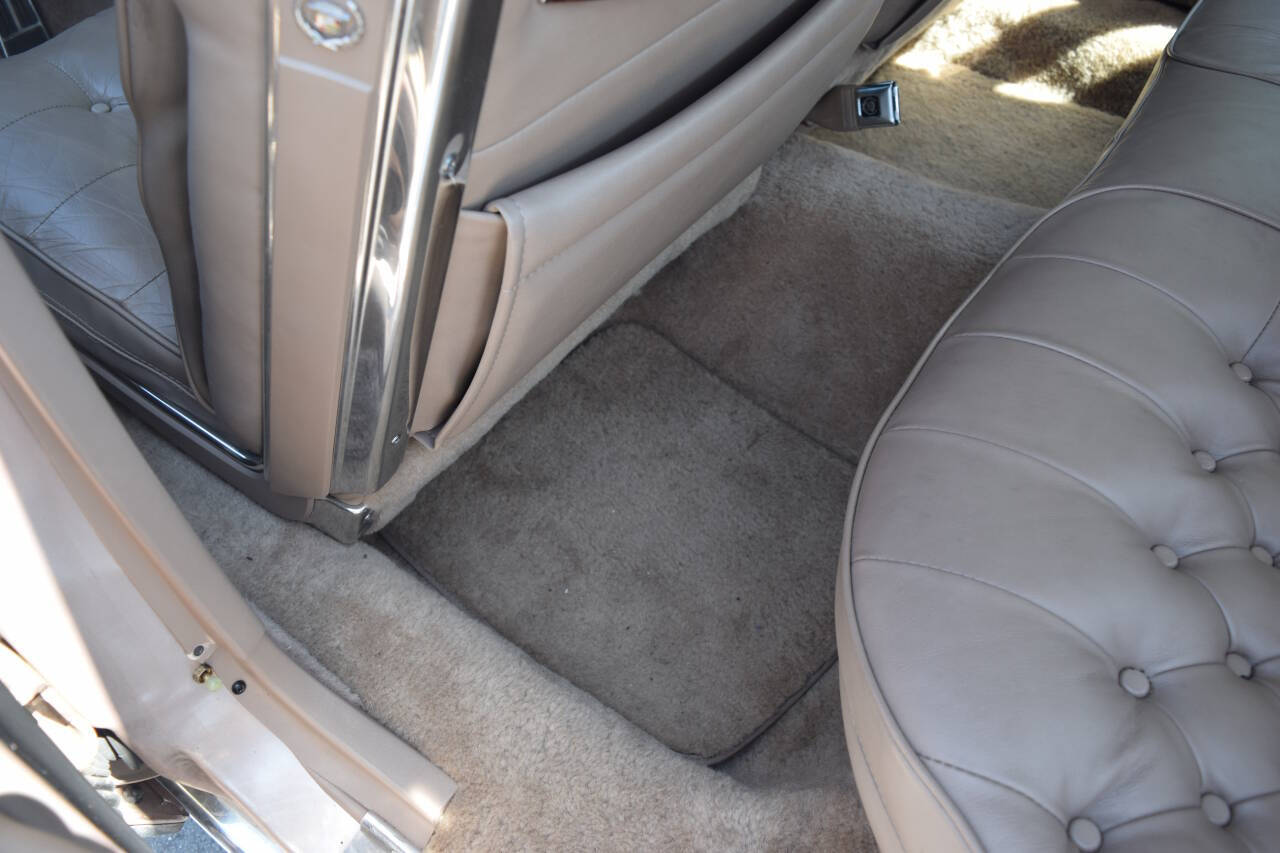 1991 Cadillac Brougham 127