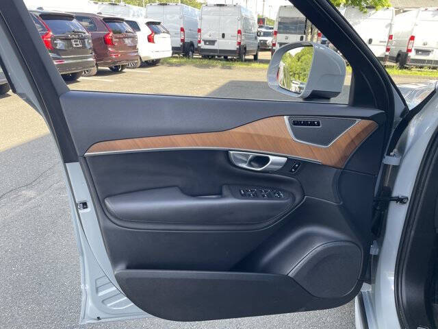 2024 Volvo XC90 B6 Core Bright Theme