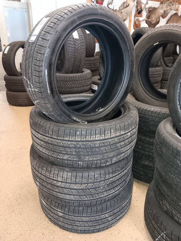 255/45R20 Pirelli Scorpion MS