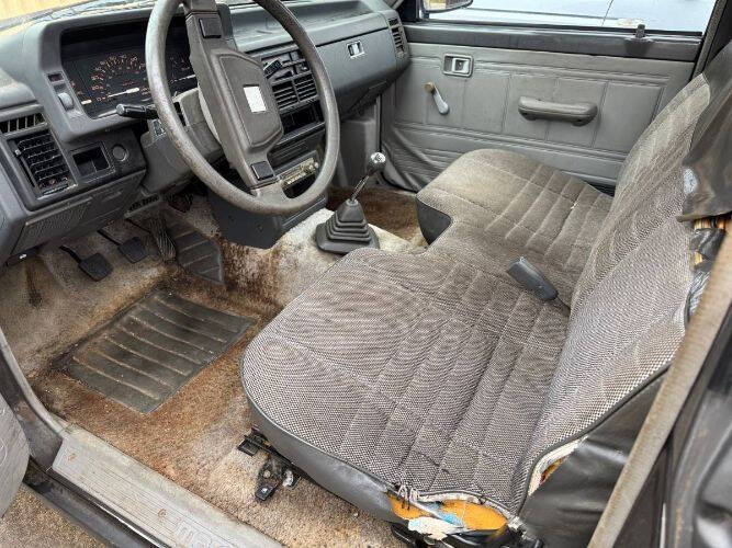 1988 Mazda B2200