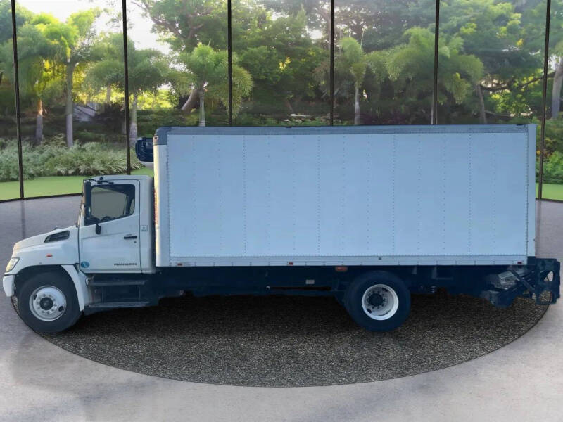 2013 Hino 268