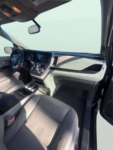2017 Toyota Sienna XLE 7-Passenger