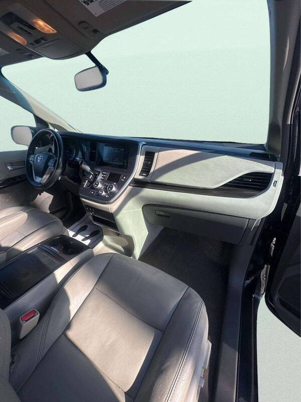 2017 Toyota Sienna XLE 7-Passenger