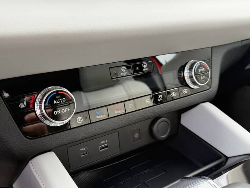 2025 Mitsubishi Outlander PHEV SEL