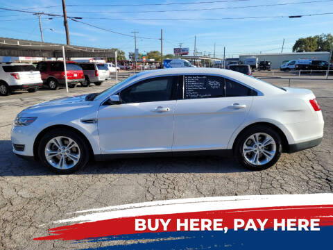 2013 Ford Taurus for sale at Meadows Motor Company in Cleburne TX