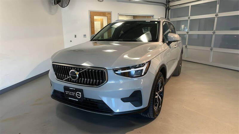 2025 Volvo XC40 B5 Core Bright Theme