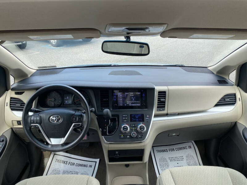 2017 Toyota Sienna LE 8-Passenger